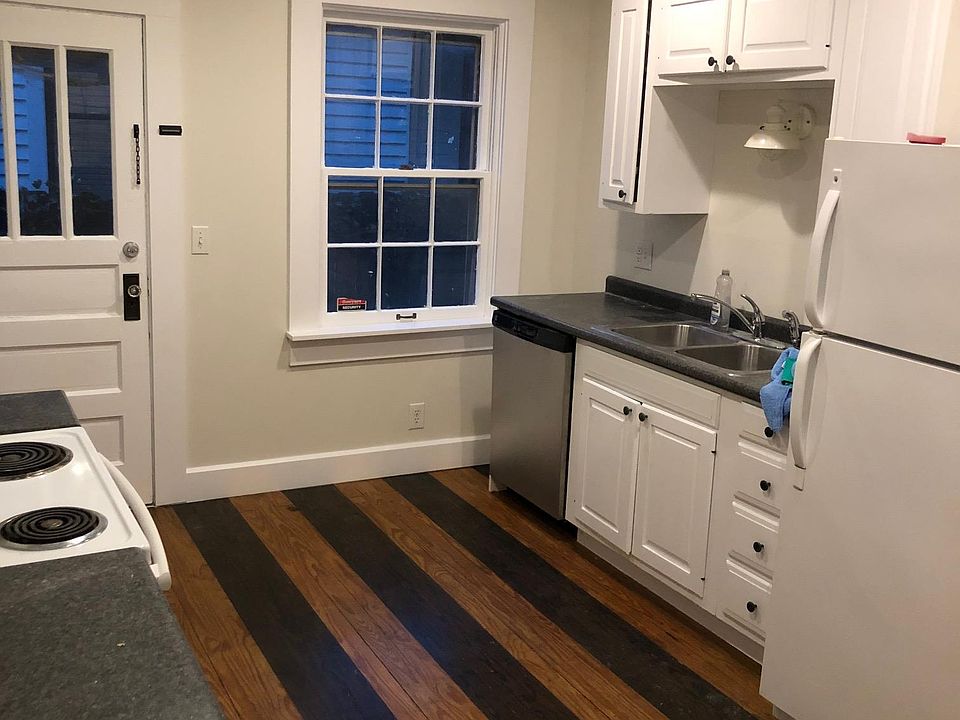 2nd image of 943 E 53rd St