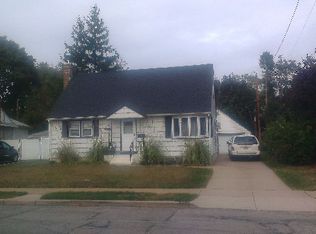 201 Gilling Rd, Seaford, NY 11783