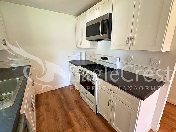 5th image of 810 E Sumach St