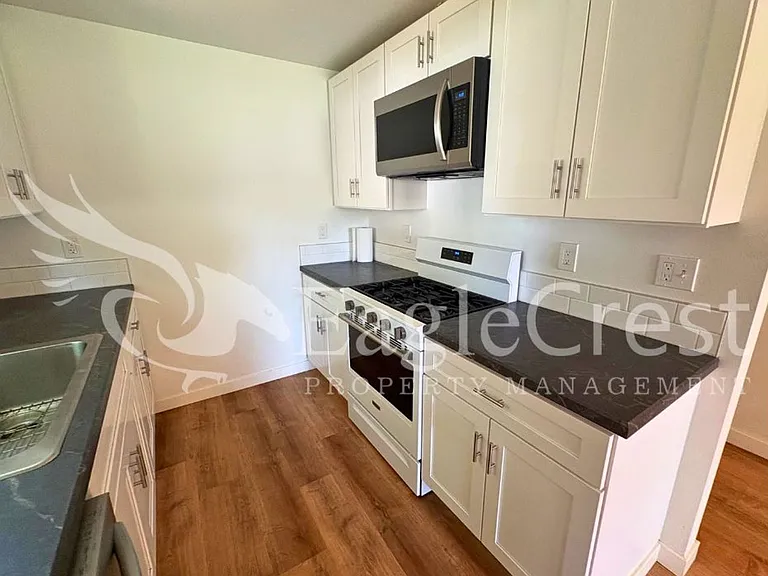 810 E Sumach St — Photo 5