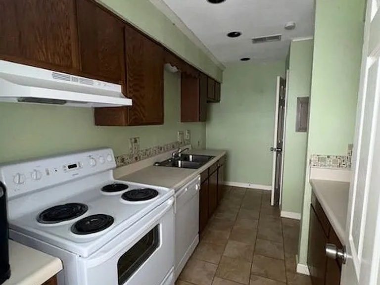 4250 Calallen Dr #3 — Photo 8