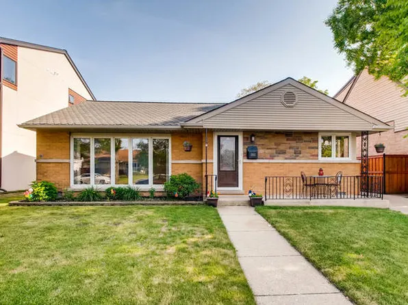 7245 W Lill Ct, Niles, IL 60714