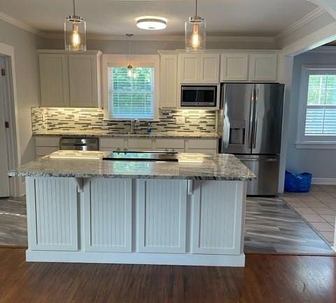 Kitchen- refridgerator included