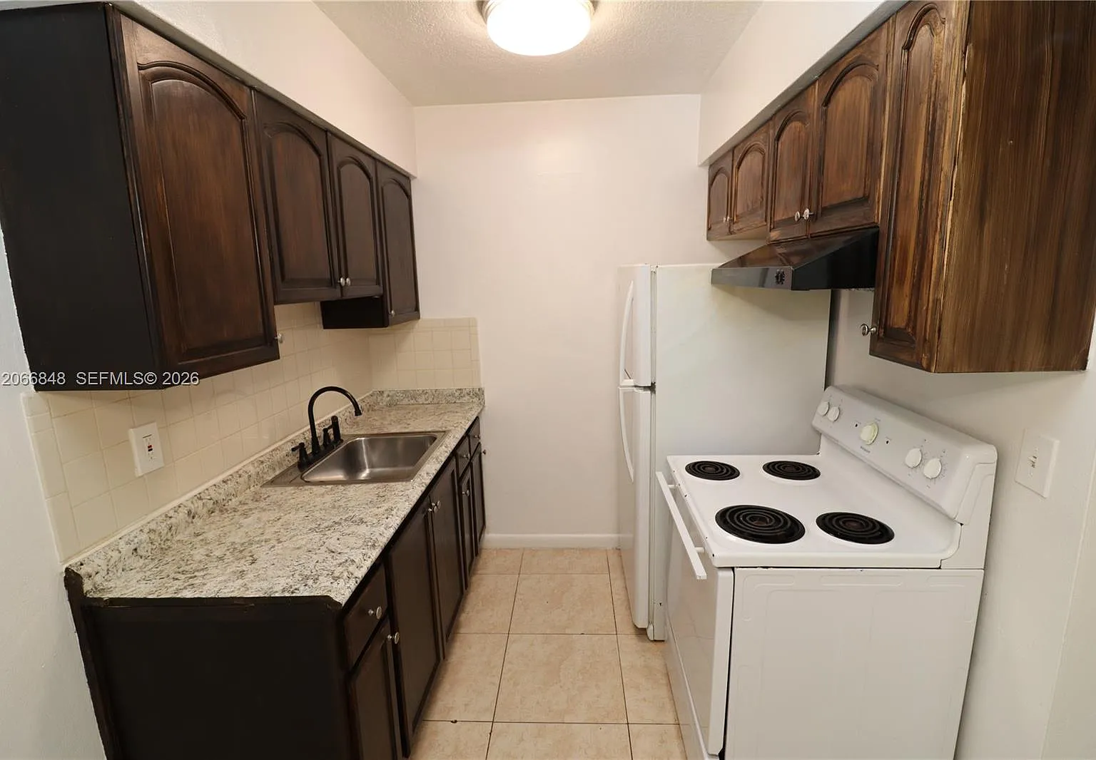 Taft Villas — Photo 2