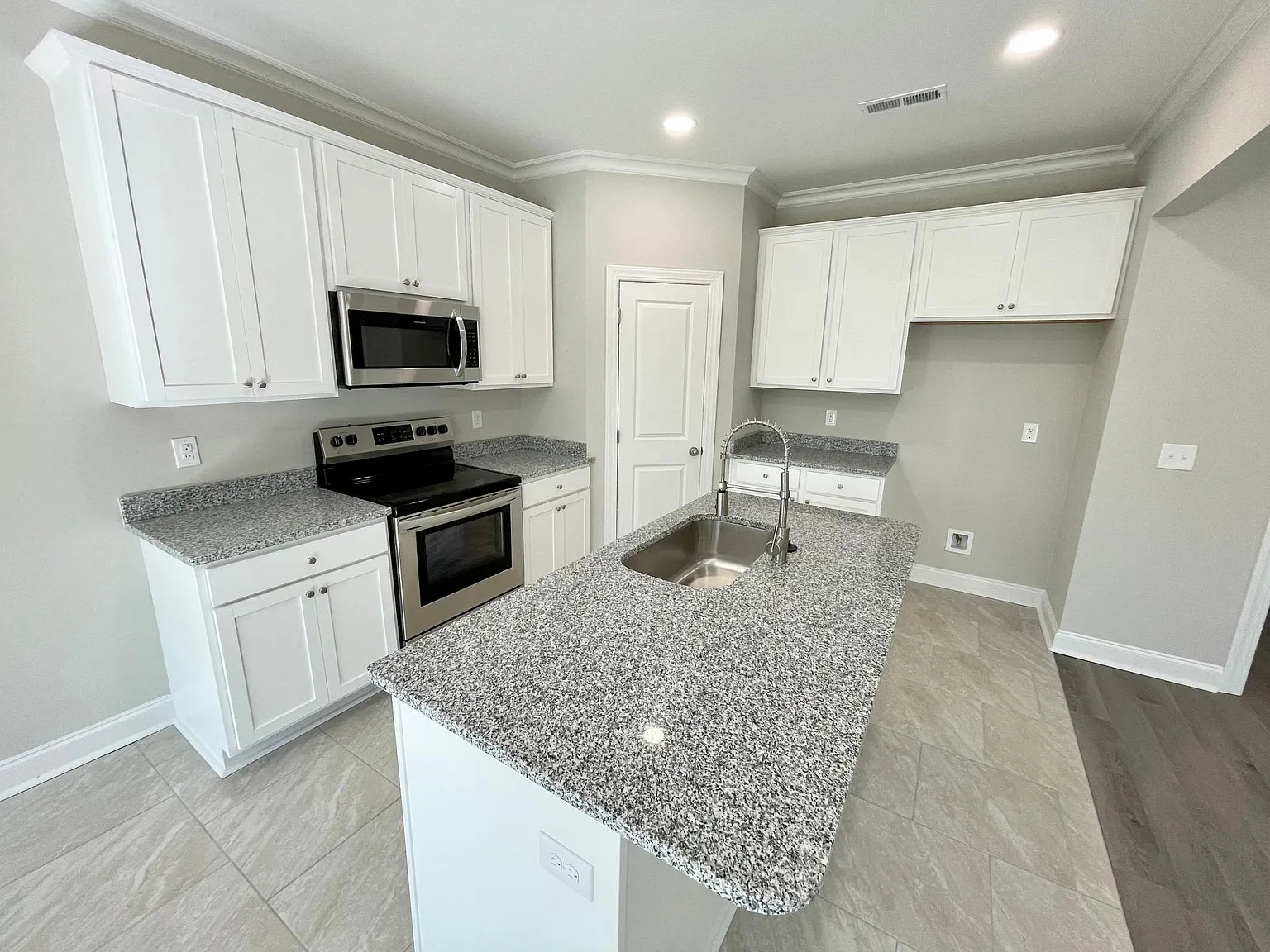 3703 Saddleridge Dr — Photo 4