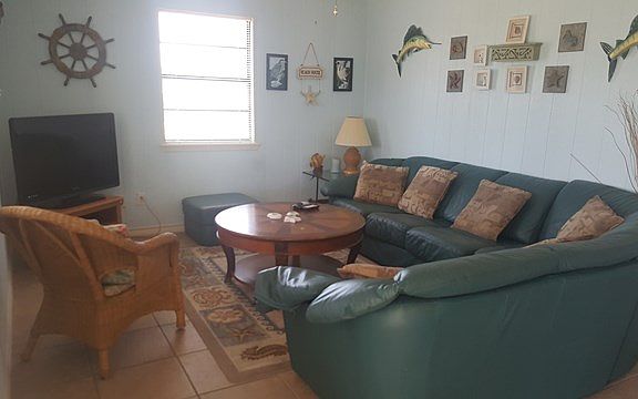 3rd image of 22 Nassau Dr