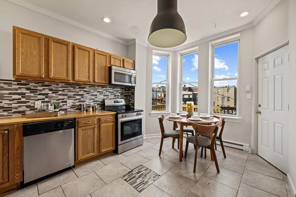 2231 Eutaw Pl, unit 2 — Photo 3