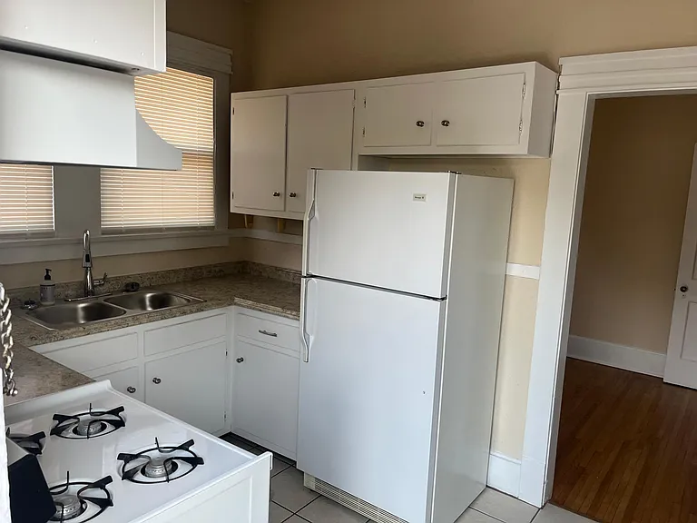 1861 Poplar Ave #5 — Photo 13