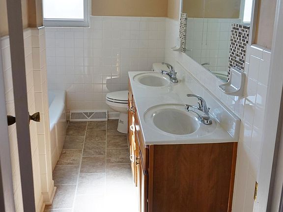 4th image of 203 College View Dr