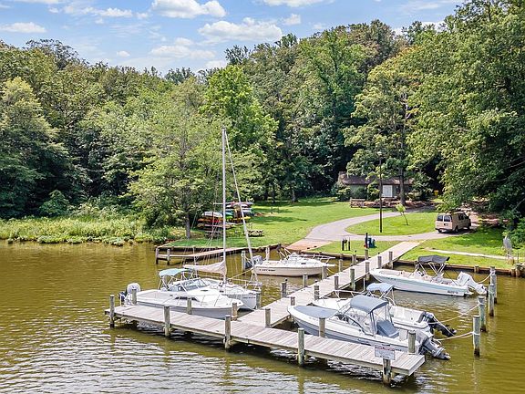 2nd image of 2321 Hickory Rd