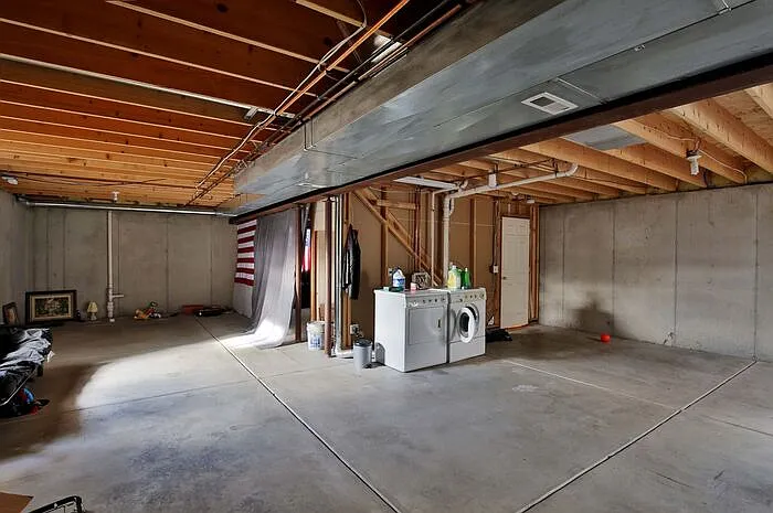 1318 Finch St — Photo 10