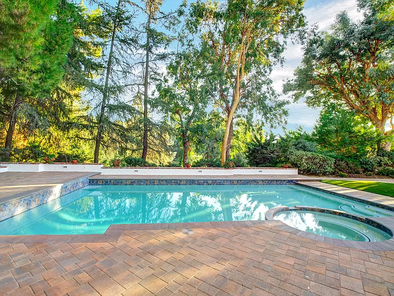 4732 Del Moreno Dr — Photo 34