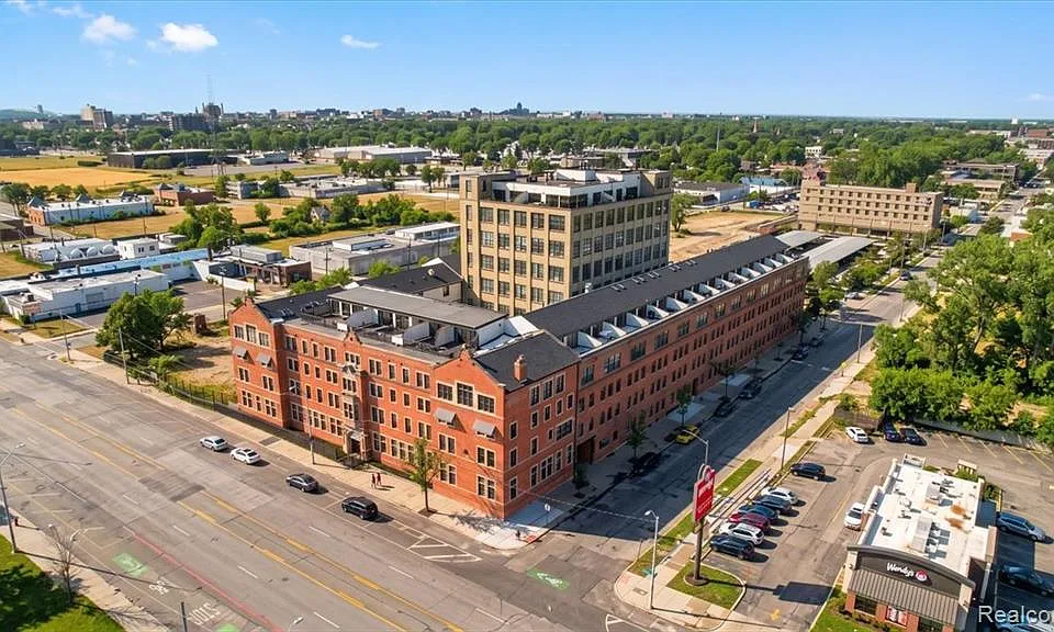 6533 E Jefferson Ave #601T