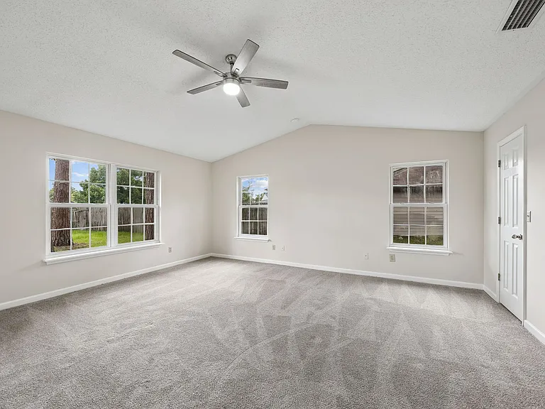 11018 Reading Rd — Photo 16