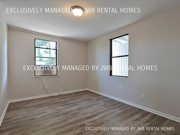 3rd image of 1204 Glencoe St APT 3