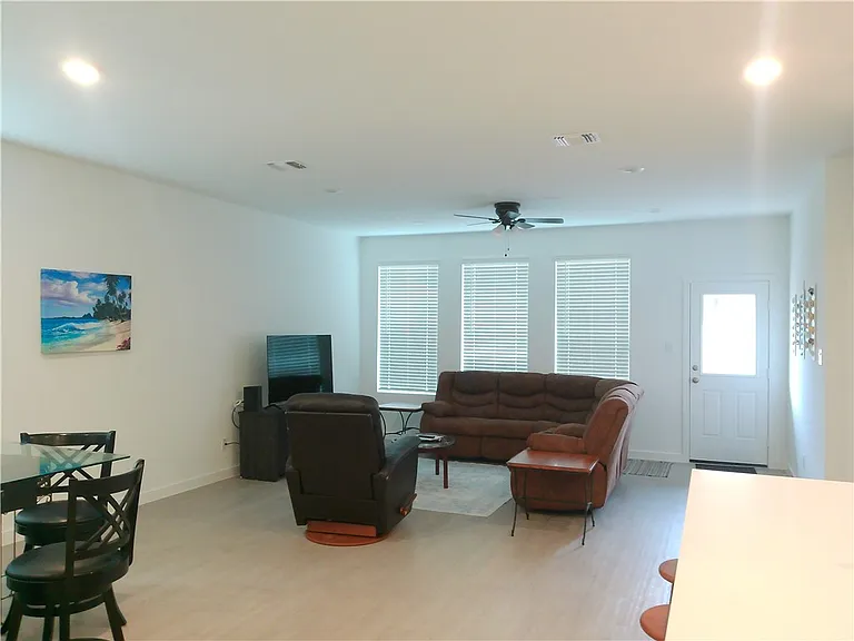 7842 Thor Dr — Photo 4