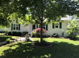 208 W Lakeview Dr, Fairfield, IL 62837