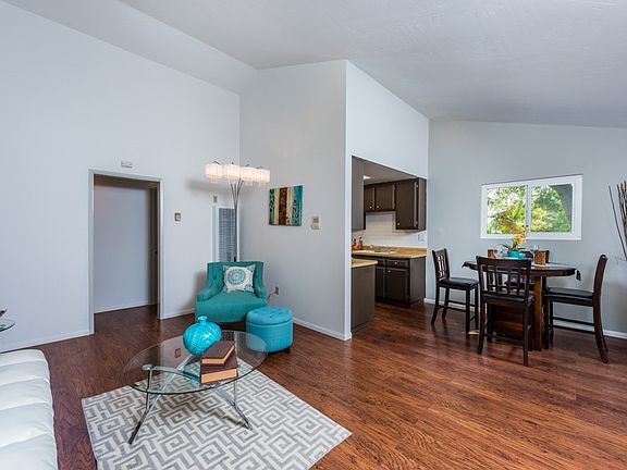 5th image of 4032 Centre St #4