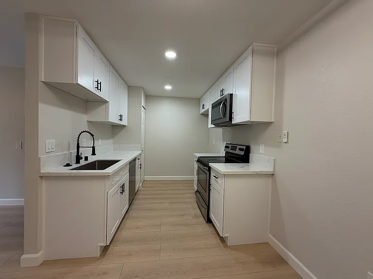 1265 Kendall Dr #412 — Photo 9