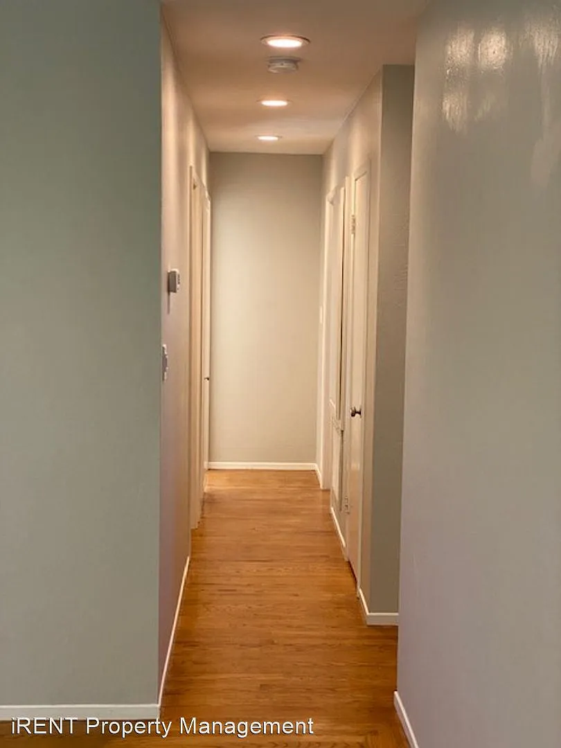 1010 Coloma Way photo 1