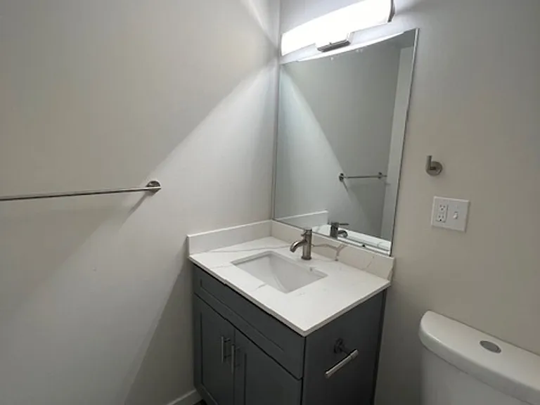 Ekilai Apartments - Spacious 1 Bed, 2 Bed Units & 3 Bed Units, w/ Private Balcony ~ Designer fini... — Photo 31