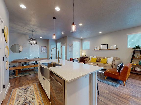 4th image of 2407 N Holbrook Way