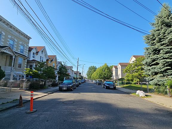 5th image of 99 Bodine St