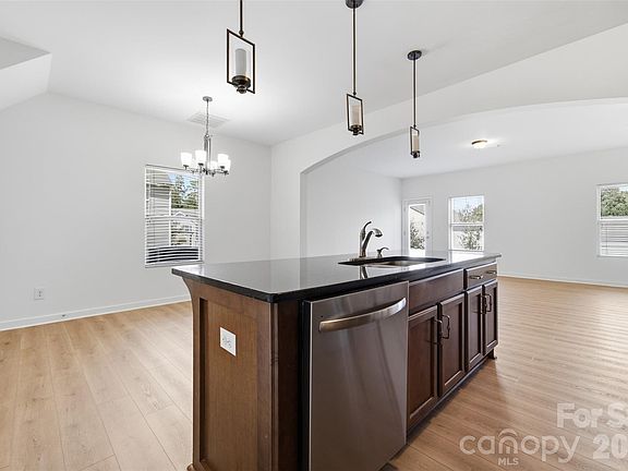 4th image of 1125 Thanet St SW