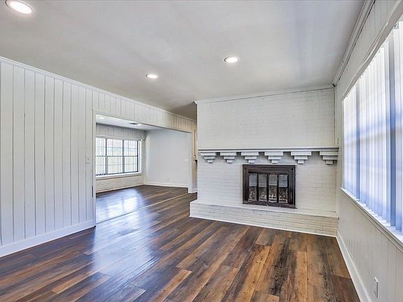 3rd image of 2961 Lakeshore Dr