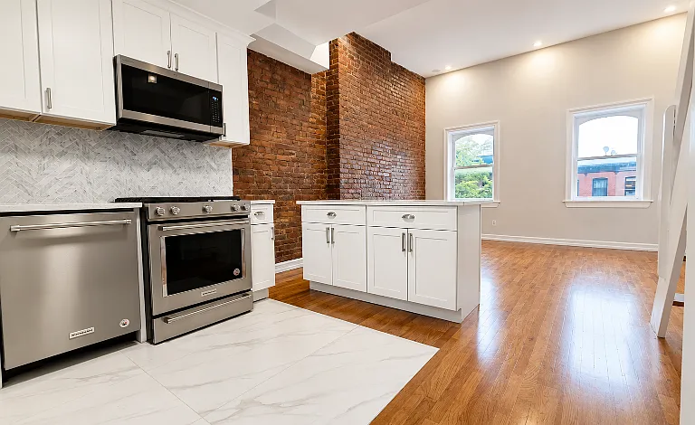 422 Clermont Ave #4 — Photo 3