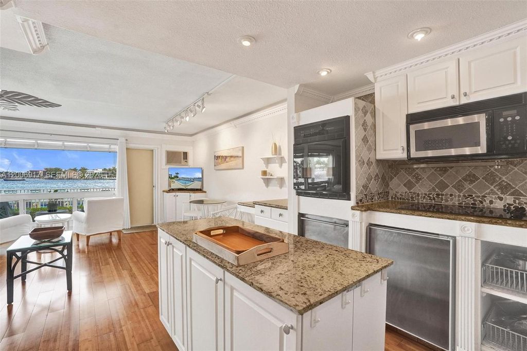 1105 S Riverside Dr APT 107, photo 6