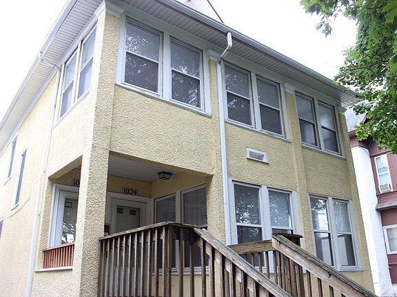 3rd image of 1024-1026 15th Ave SE #1024