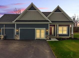 4 Chatwood Ln, Henrietta, NY 14467