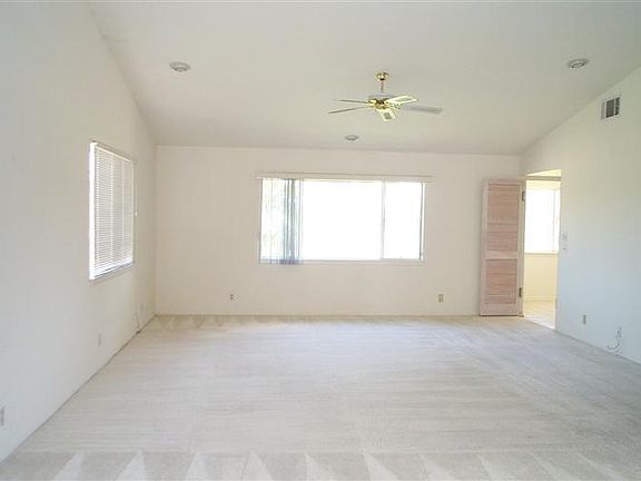 5th image of 27421 Lakeview Dr