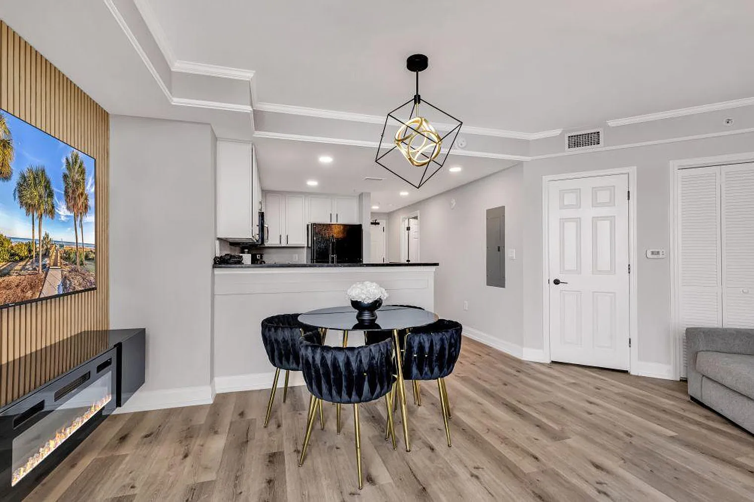 1 bed, 1.0 bath, 667 sqft, $3,570 — Photo 3