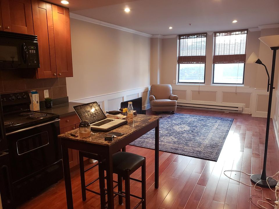 1st image of 1324 Locust St Lbby 2