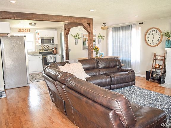 4th image of 1218 3rd Ave NW