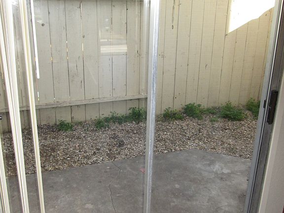 4th image of 2478 Ocean St #B