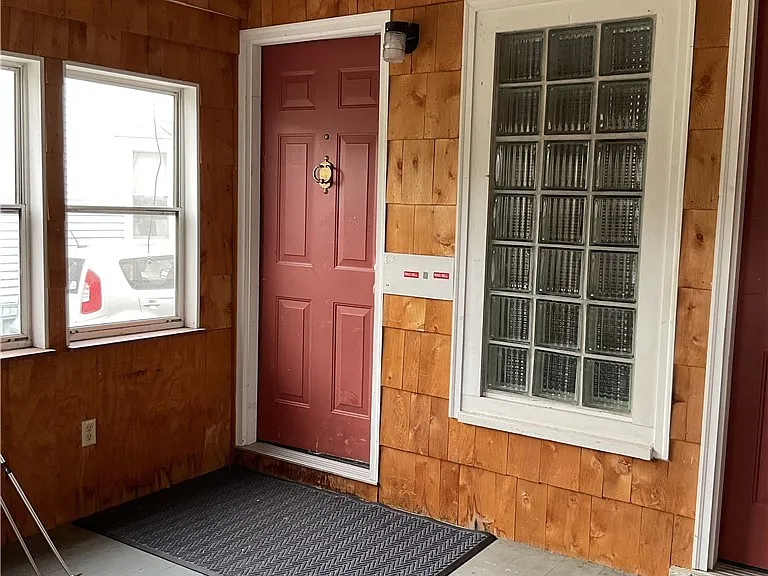 104 Franklin St — Photo 2