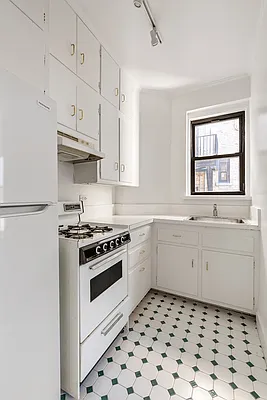 Sold by Compass | media 18