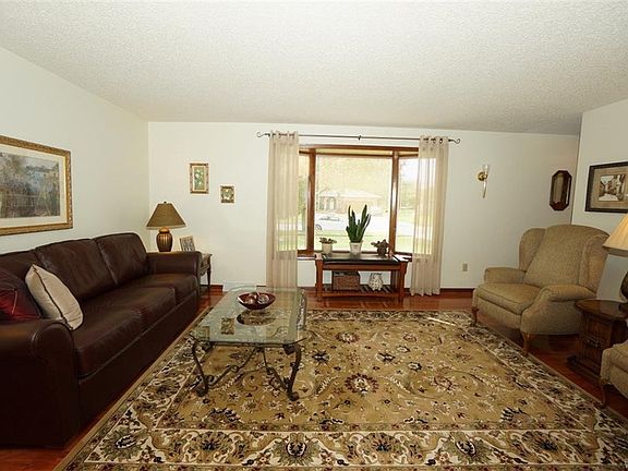 2nd image of 1481 Fairfield Dr