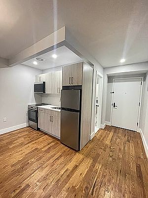 3rd image of 180 Underhill Ave #2C