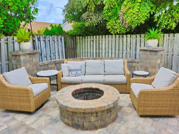 15061 Durham Lane, Davie, FL 33331