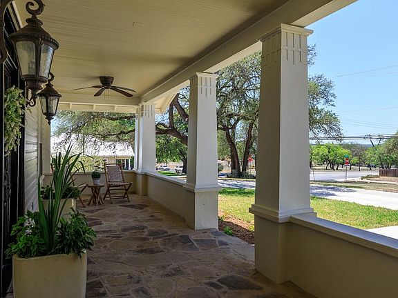3rd image of 403 W Live Oak St