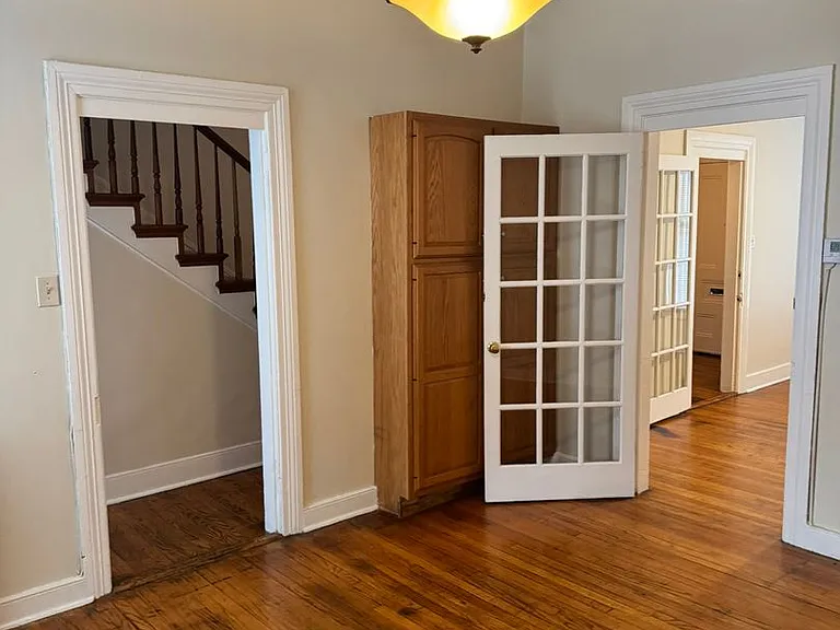 210-212 N Potomac St — Photo 11