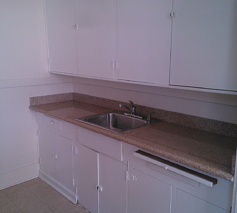 2nd image of 1411 N Commerce St