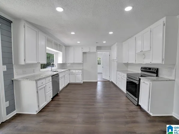 5557 Dewey Heights Rd, Pinson, AL 35126