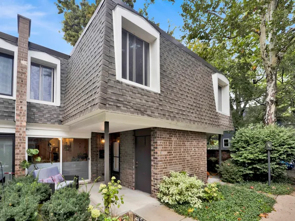 1635 W Belle Plaine Ave, Chicago, IL 60613