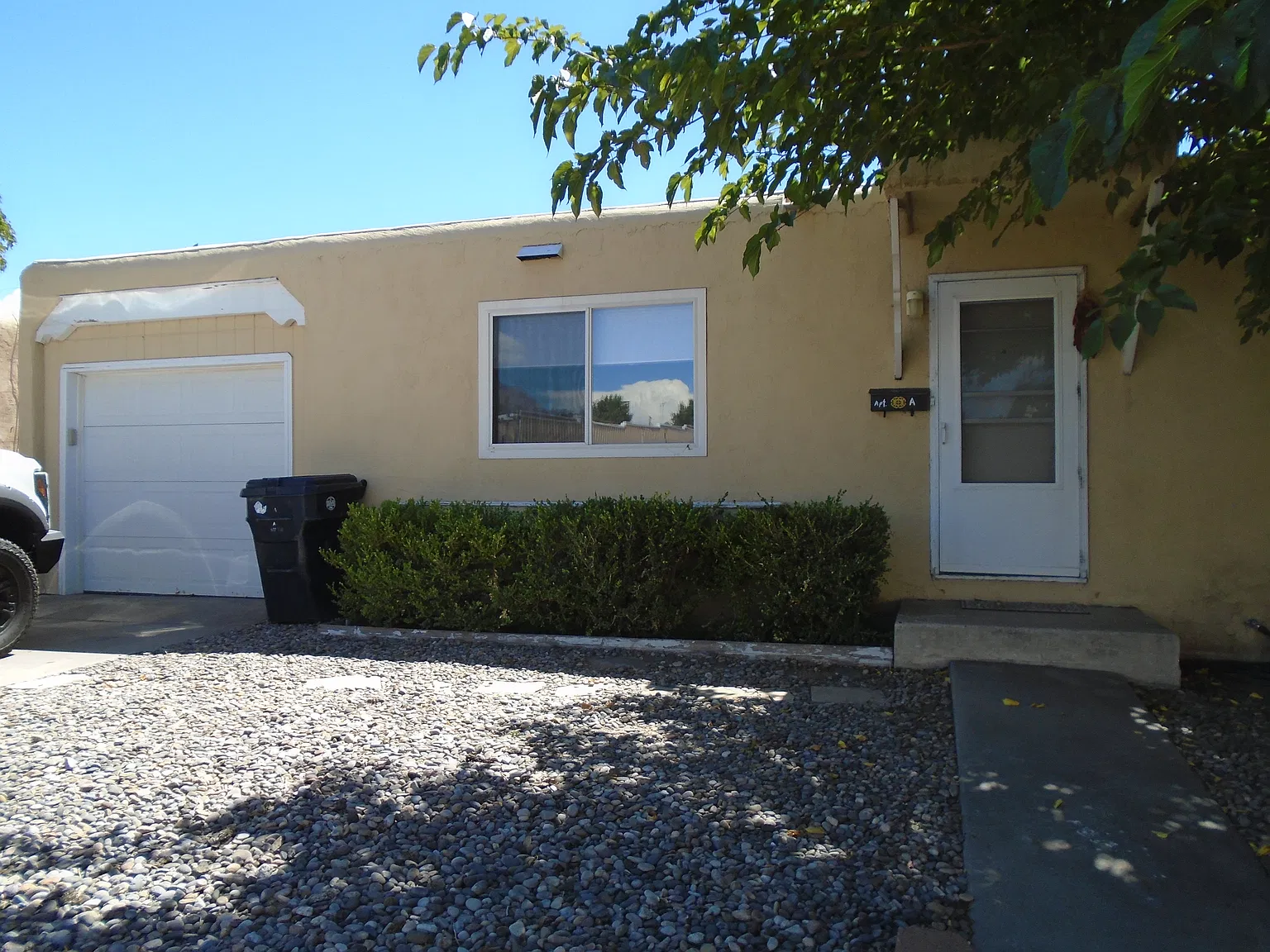 2 bed, 800 sqft, $1,275 — Photo 1