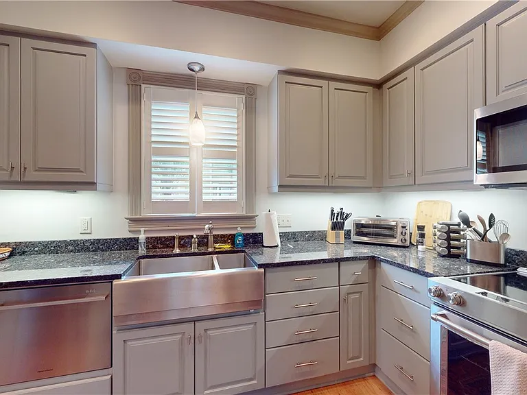 804 Howe St #A — Photo 10